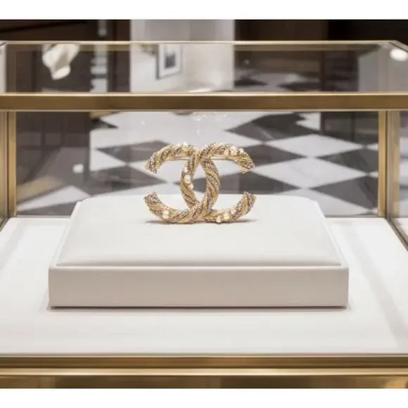 CHANEL Brushed Gold Twisted Crystal and Pearl Brooch 23A (CCXX009) - Picture 6 of 8